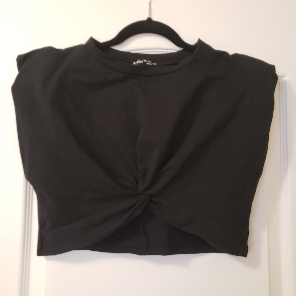 Crop top with shoulder pads